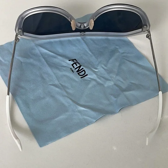 Fendi FF0039/G/S Fabulous Sunglasses Brand New, Never Worn - Picture 8 of 9